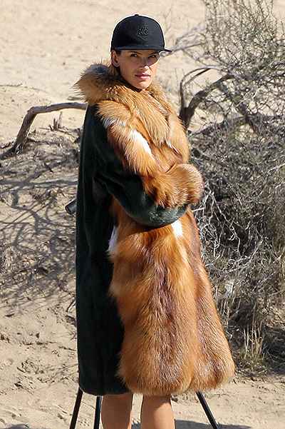 Alessandra Ambrosio Photo (  )   /  - 121