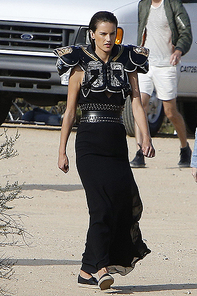 Alessandra Ambrosio Photo (  )   /  - 122