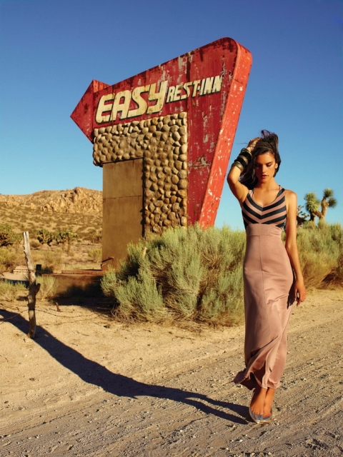 Alessandra Ambrosio Photo (  )   /  - 187