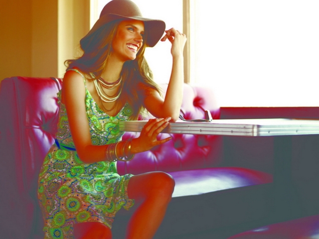 Alessandra Ambrosio Photo (  )   /  - 190