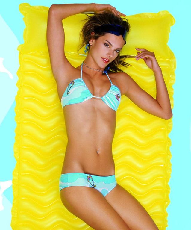 Alessandra Ambrosio Photo (  )   /  - 222