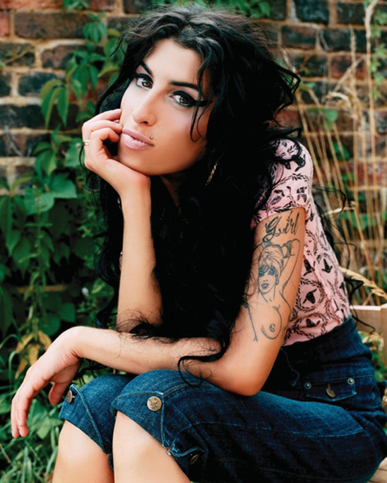 Amy Winehouse Photo (  )   /  - 1