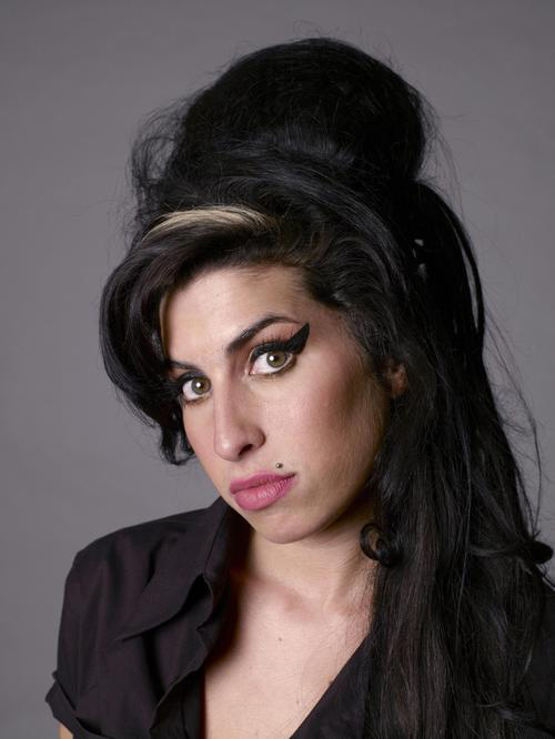 Amy Winehouse Photo (  )   /  - 2