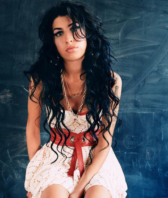 Amy Winehouse Photo (  )   /  - 3