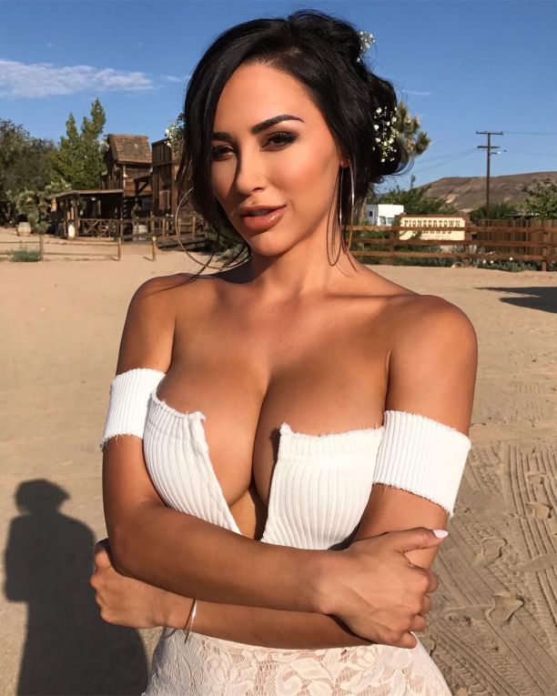   (Ana Cheri)  -     /  - 51