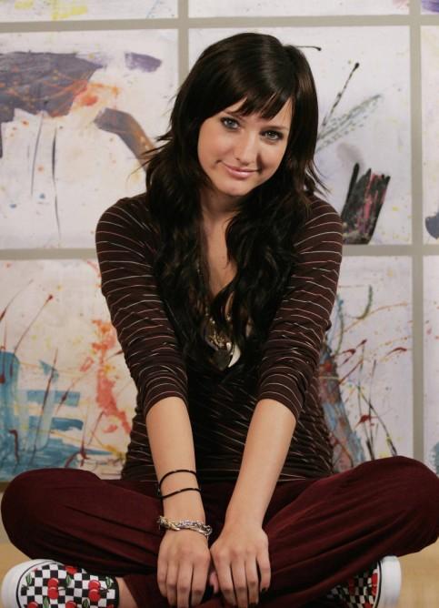 Ashlee Simpson Photo (  )    ,    /  - 28