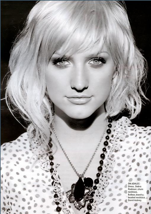 Ashlee Simpson Photo (  )    ,    /  - 40