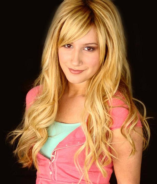 Ashley Tisdale Photo (  )  ,  /  - 18