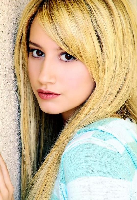 Ashley Tisdale Photo (  )  ,  /  - 27