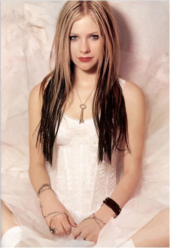 Avril Lavigne Photo (  )   /  - 22