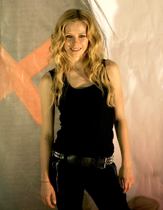 Avril Lavigne Photo (  )   /  - 35