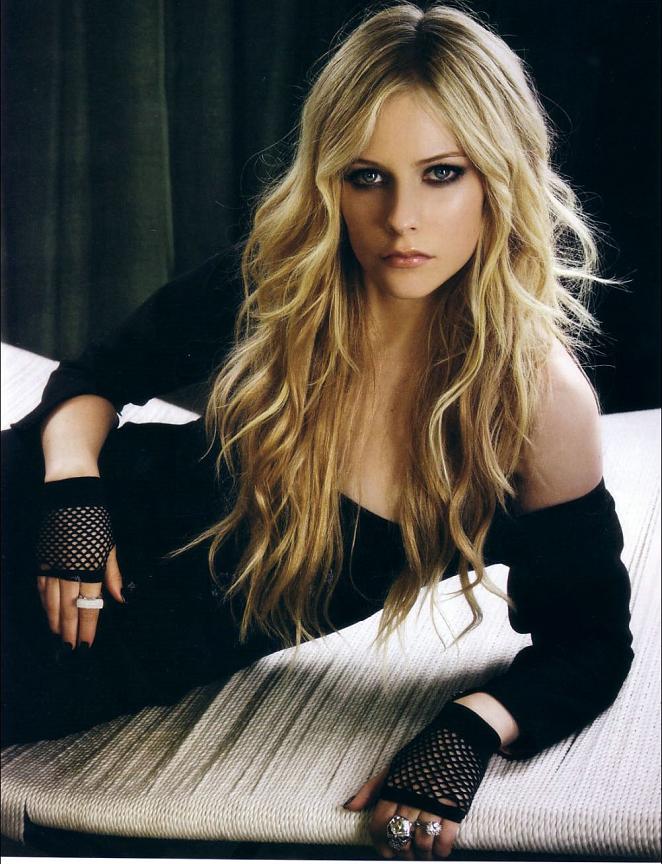 Avril Lavigne Photo (  )   /  - 40