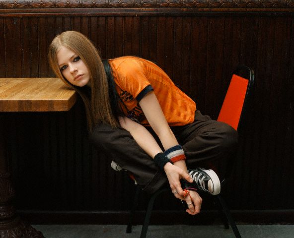 Avril Lavigne Photo (  )   /  - 41