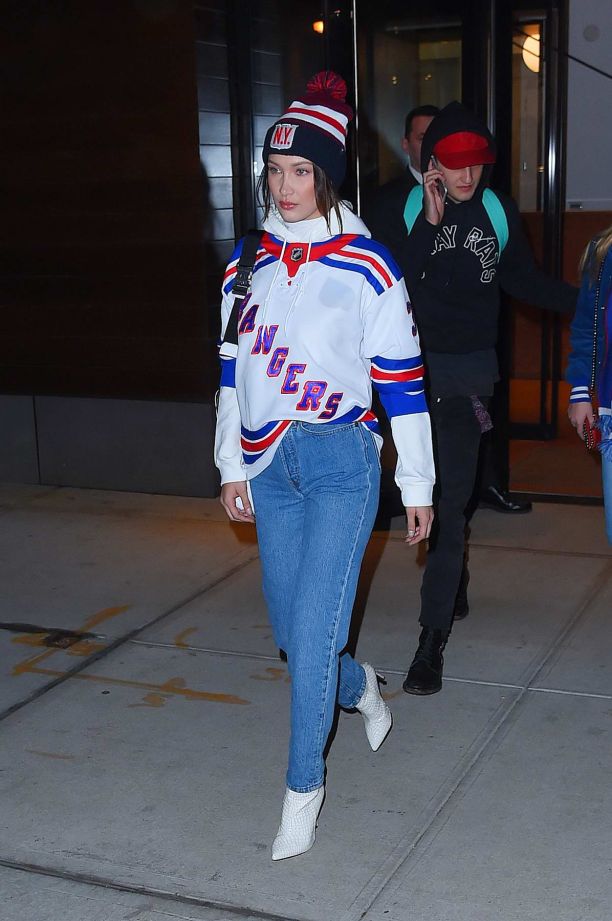   (Bella Hadid)  -  /  - 30