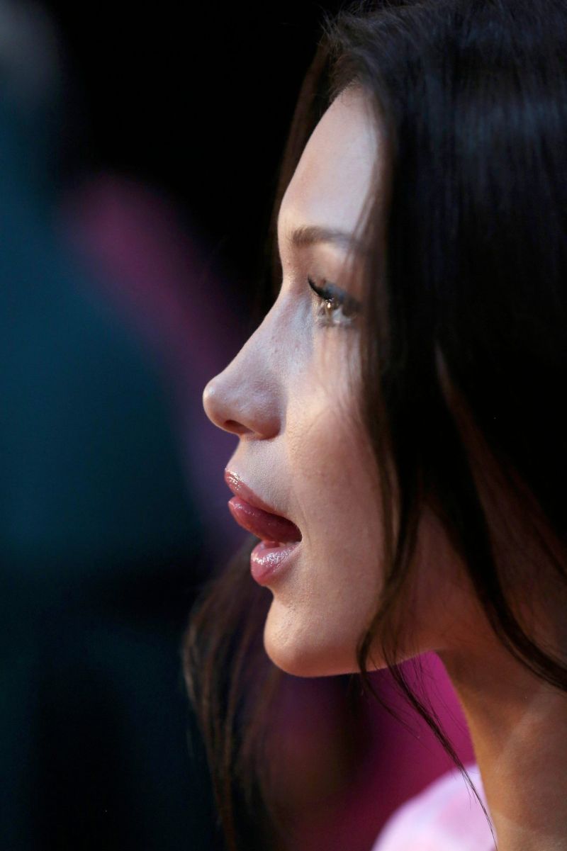   (Bella Hadid)  -  /  - 79