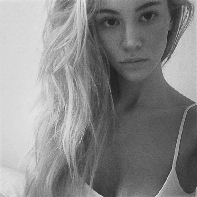 Bryana Holly Photo (  )  /  - 39