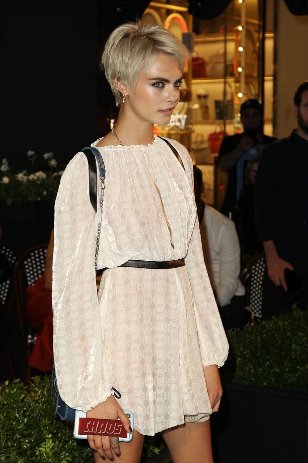 Cara Delevingne Photo (  )   /  - 9