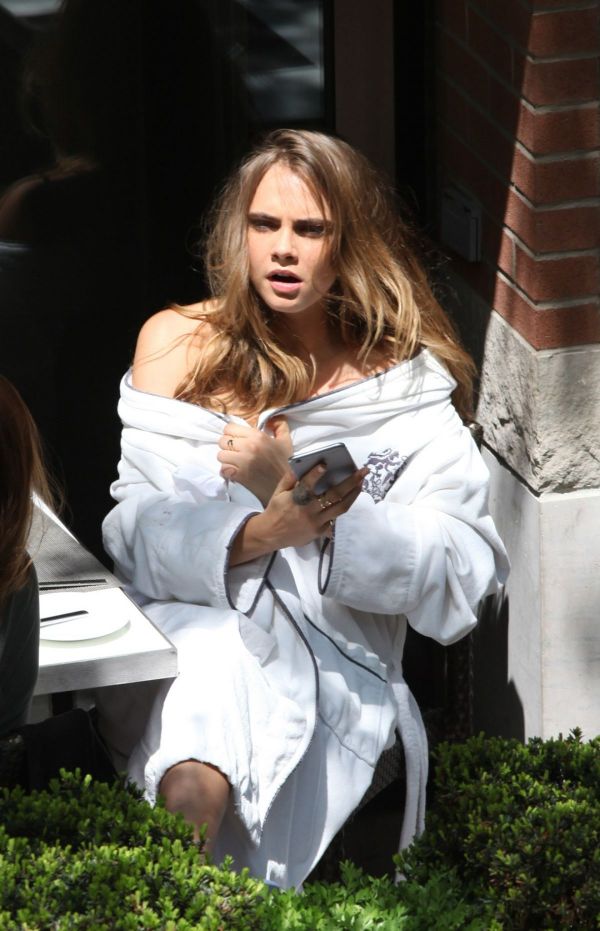 Cara Delevingne Photo (  )   /  - 37