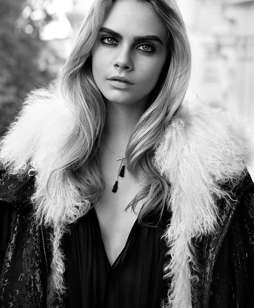 Cara Delevingne Photo (  )   /  - 71