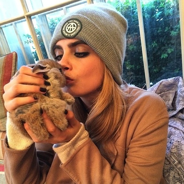 Cara Delevingne Photo (  )   /  - 98
