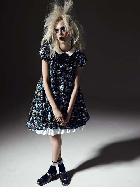 Cara Delevingne Photo (  )   /  - 104