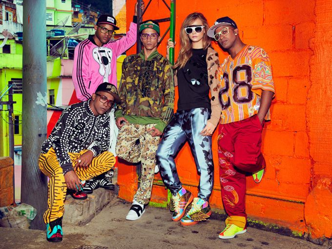 Cara Delevingne Photo (  )   /  - 115