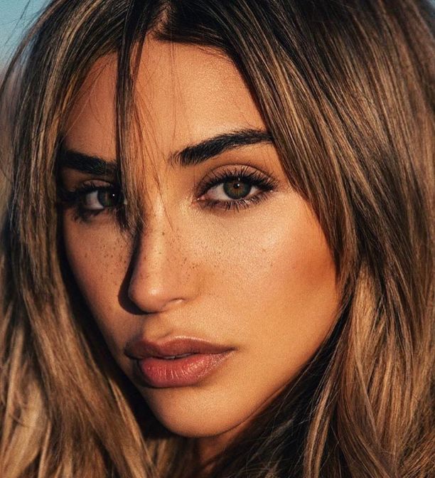   (Chantel Jeffries)  - , ,     /  - 12