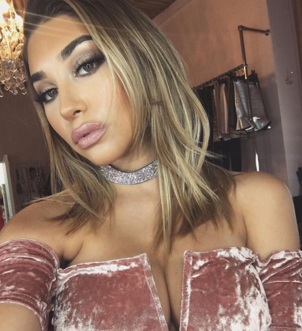   (Chantel Jeffries)  - , ,     /  - 26