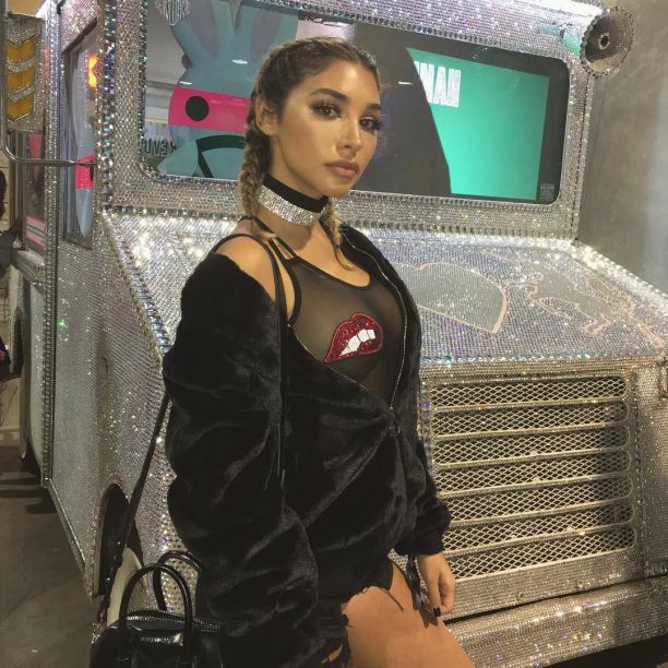   (Chantel Jeffries)  - , ,     /  - 40