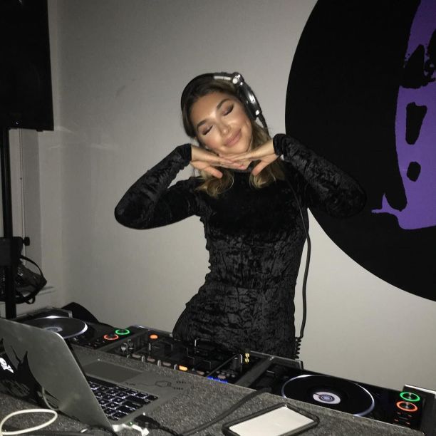   (Chantel Jeffries)  - , ,     /  - 45