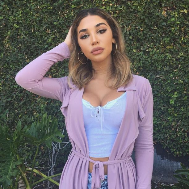   (Chantel Jeffries)  - , ,     /  - 49