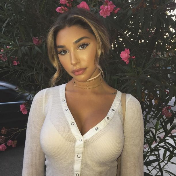   (Chantel Jeffries)  - , ,     /  - 52