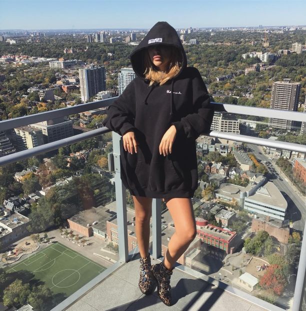   (Chantel Jeffries)  - , ,     /  - 54