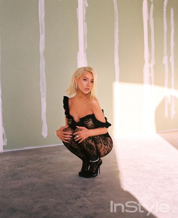 Christina Aguilera Photo (  )   /  - 3