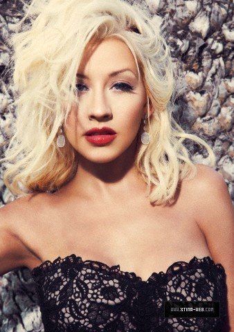 Christina Aguilera Photo (  )   /  - 70