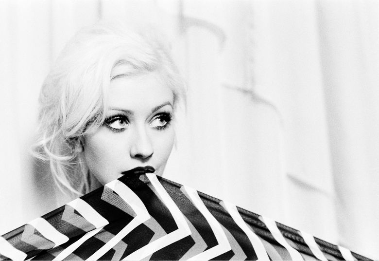 Christina Aguilera Photo (  )   /  - 141