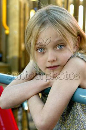 Dakota Fanning Photo (  )    /  - 30