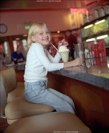 Dakota Fanning Photo (  )    /  - 32