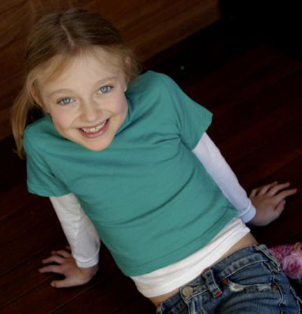 Dakota Fanning Photo (  )    /  - 37
