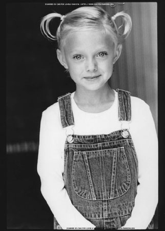 Dakota Fanning Photo (  )    /  - 68