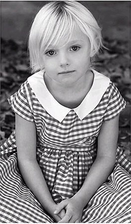 Dakota Fanning Photo (  )    /  - 69