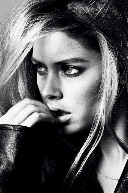 Doutzen Kroes Photo (  )   /  - 60