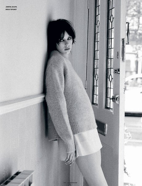 Edie Campbell Photo (  )   /  - 12