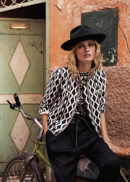 Edita Vilkeviciute Photo  (  )  /  - 89