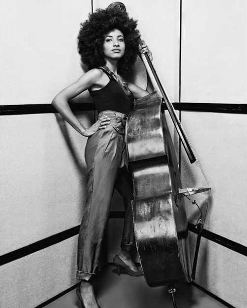 Esperanza Spalding Photo (  )      - /  - 7