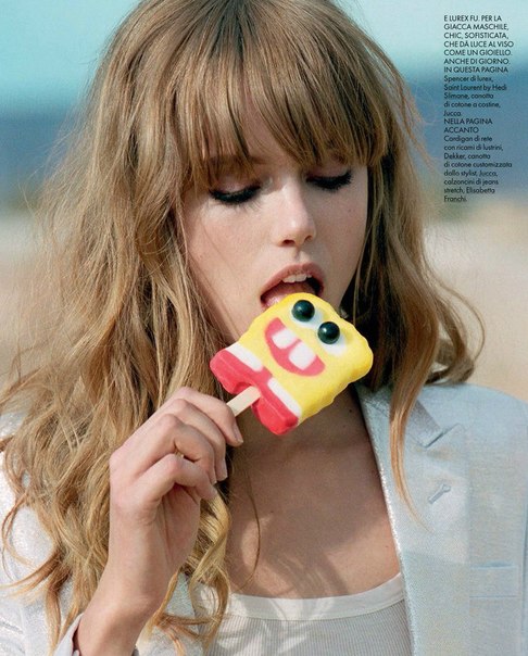 Frida Gustavsson Photo (  )   /  - 19