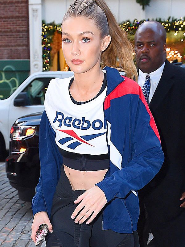 Gigi Hadid Photo (  )    -,  /  - 36