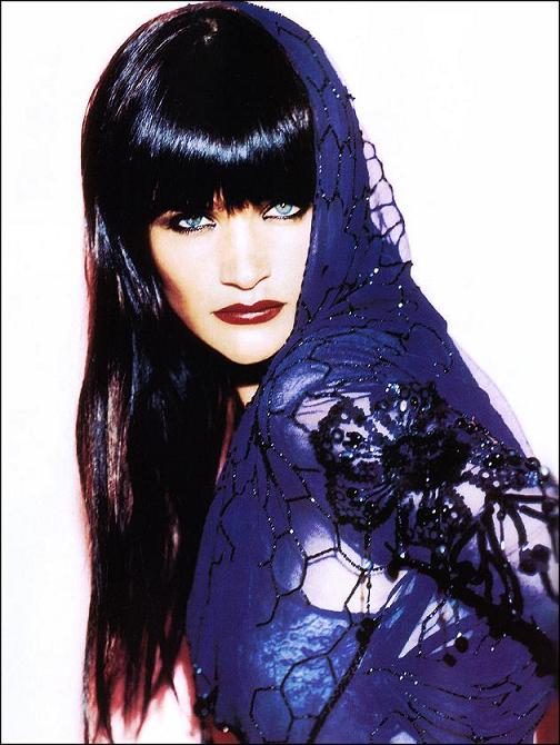 Helena Christensen ( )     /  - 66