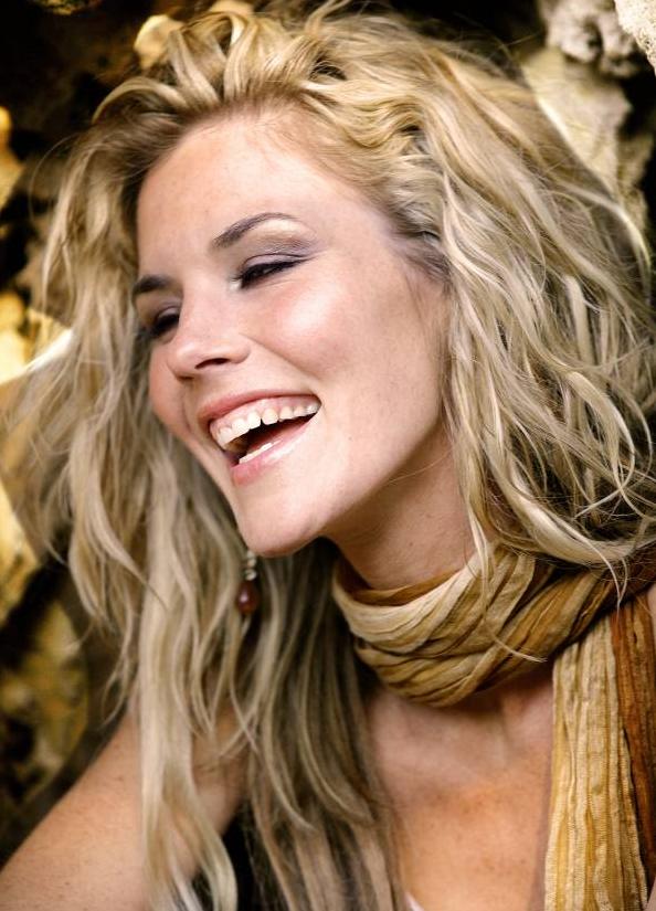 Jennifer Paige Photo (  )   /  - 8