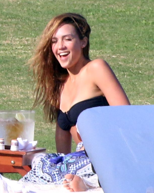 Jessica Alba Photo (  )   /  - 36